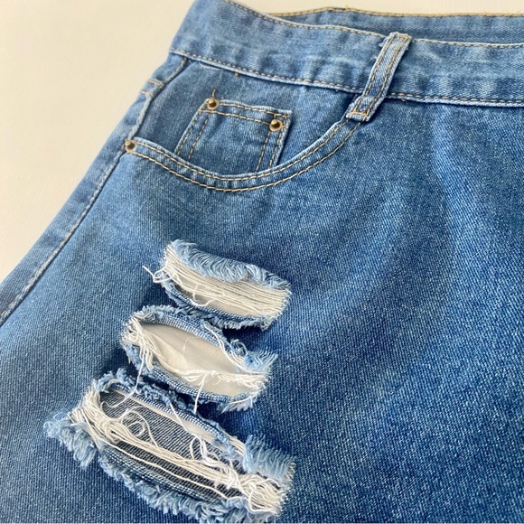 Shein distressed denim short shorts with frayed hem Size 16/18 - Picture 9 of 16